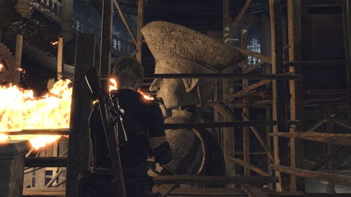 Die erste Art von Fallen sind rotierende Steinstatuen, die Feuer spucken – Resident Evil 4 Remake: Wie vermeide ich Fallen im Uhrturm?  – Kampagne – Resident Evil 4 Remake Guide