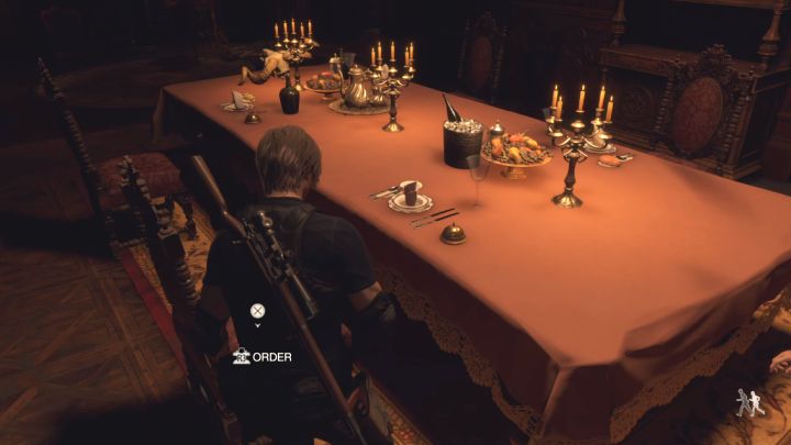 Wir haben Ashleys Stuhl oben abgebildet – er steht an einem Tisch, etwas weiter von den Gemälden entfernt – Resident Evil 4 Remake: Esszimmerstühle-Rätsel (Kapitel 9) – Rätsellösungen – Resident Evil 4 Remake-Anleitung