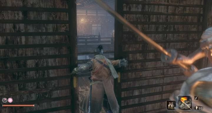 Ignore the enemies - your goal is to open the door. - Ashina Castle | Sekiro Shadows Die Twice Walkthrough - Main story - Sekiro Guide and Walkthrough