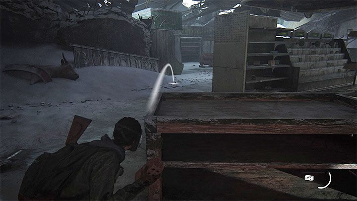 Bottles and bricks are back in TLoU2 as throwing items - The Last of Us 2: Weapons, gadgets - list - Basics - The Last of Us 2 Guide