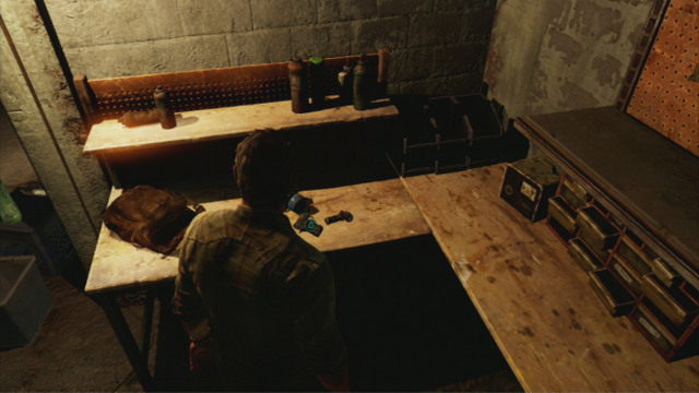 A bit later, you will reach a place where you will find a backpack with equipment - Beyond the Wall (text & map) | The Quarantine Zone | The Last of Us Walkthrough - The Quarantine Zone - The Last of Us Guide