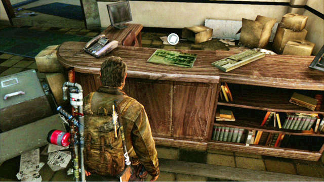 Auf der anderen Seite steht ein Schreibtisch mit der Karte darauf – The Last of Us: Die Universität, Artefakte und Anhänger – Artefakte und Anhänger – The Last of Us Guide