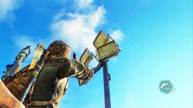 Vor diesem Zelt steht ein Laternenpfahl, an dem der Anhänger hängt – The Last of Us: Bus Depot, Artefakte und Anhänger – Artefakte und Anhänger – The Last of Us Guide