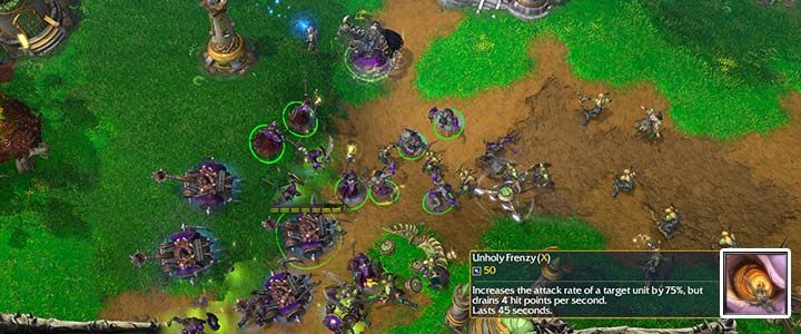 Beim Angriff auf die Basis hat jede Einheit ein anderes Ziel.  Katapulte sollen Gebäude angreifen, während Ghule und Skelette sich um feindliche Einheiten kümmern.  Benutze „Unheilige Raserei“ bei Arthas, um seine Angriffsgeschwindigkeit zu erhöhen.  Wenden Sie bei Bedarf den Todespakt auf Skelette an, um den Helden schnell zu heilen.  - Ins ewige Reich |  Komplettlösung für Warcraft III Reforged – Kampagne der Untoten – Leitfaden für Warcraft III Reforged